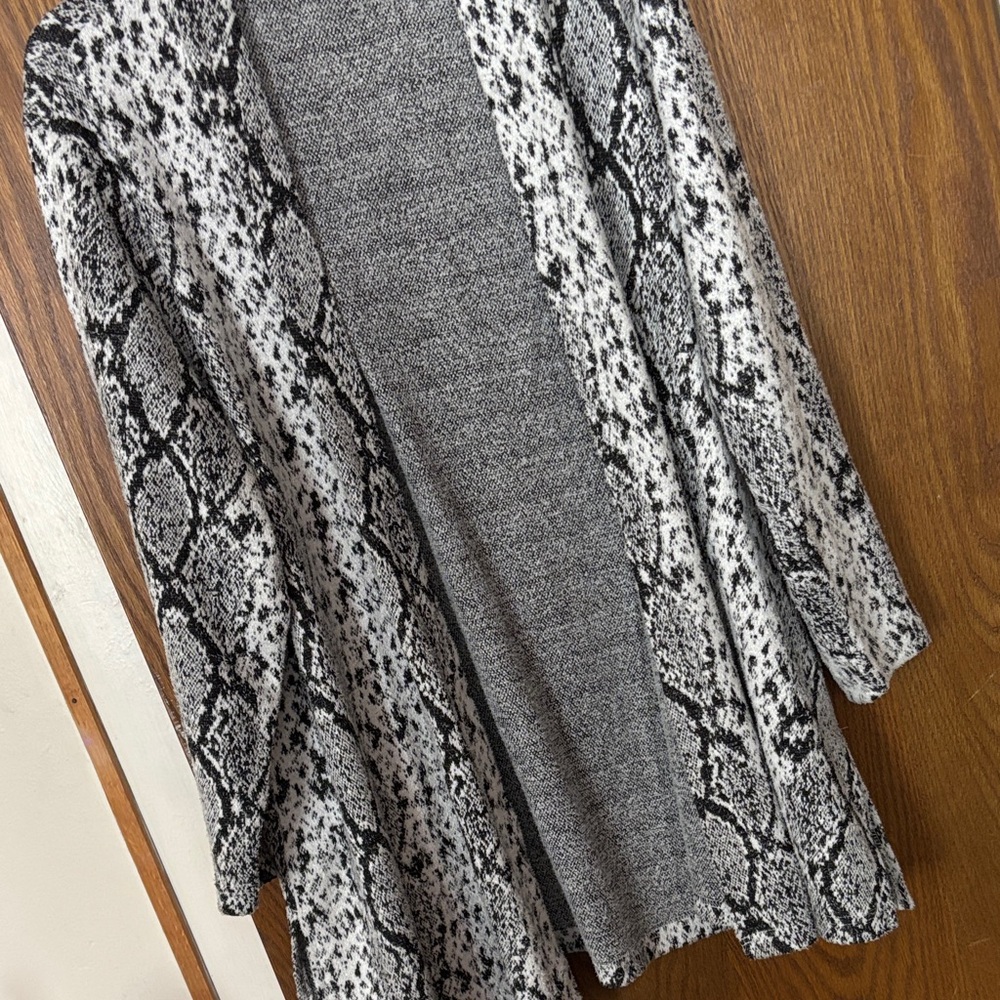 Grace black and white  Knit Cardigan